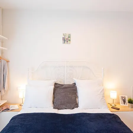 Kivalo Helyen Kuelteri Medences, Modern Apartman