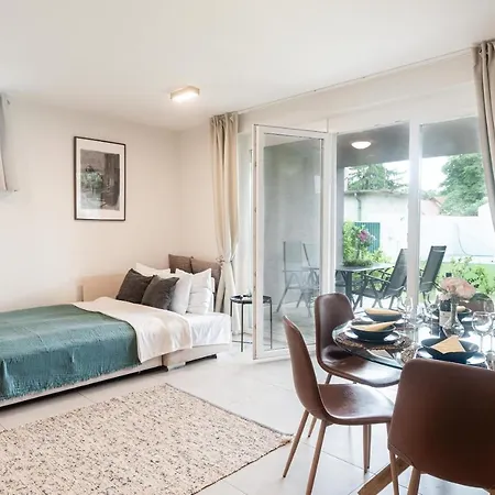 Apartment Kivalo Helyen Kuelteri Medences, Modern Apartman *