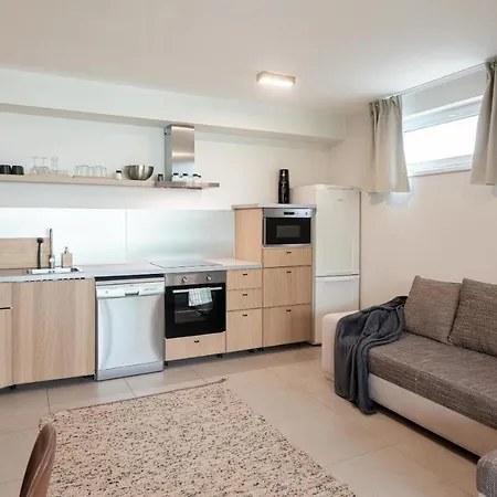 Kivalo Helyen Kuelteri Medences, Modern Apartman *