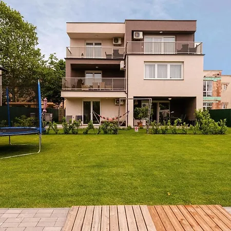 Kivalo Helyen Kuelteri Medences, Modern Apartman Apartment