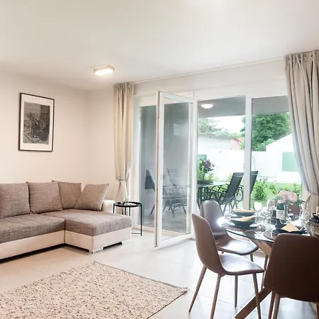 Apartment Kivalo Helyen Kuelteri Medences, Modern Apartman *