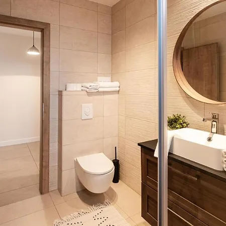 Kivalo Helyen Kuelteri Medences, Modern Apartman Apartment *